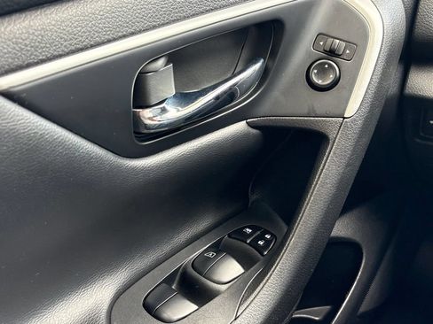 Used 2017 Nissan Altima 2.5 SV FWD image 25