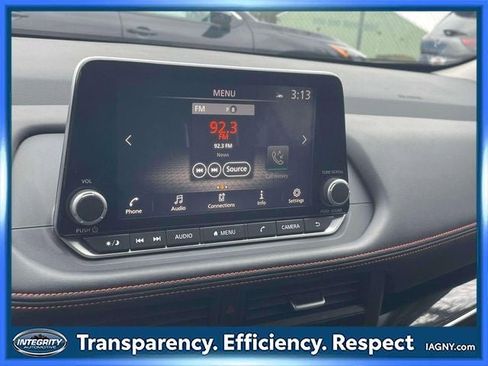 Certified 2025 Nissan Rogue SV image 28