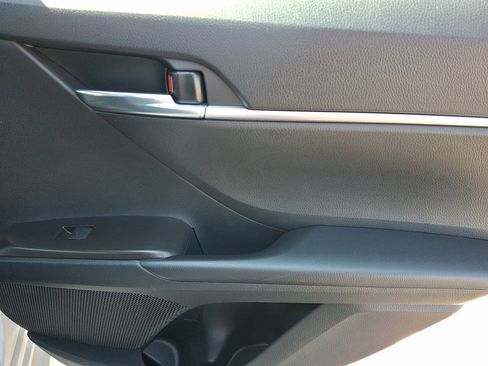 Used 2024 Toyota Camry SE image 14