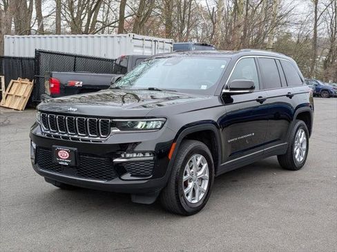 Used 2024 Jeep Grand Cherokee Limited AWD/4WD image 10