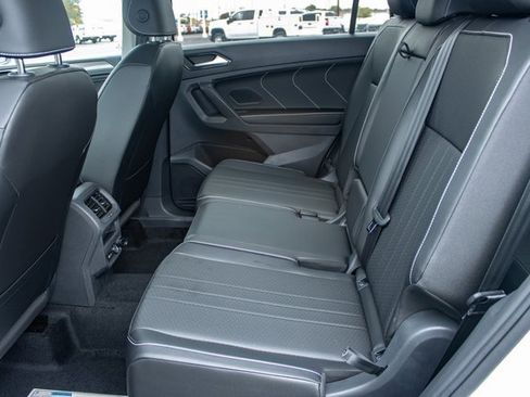 Used 2023 Volkswagen Tiguan SE image 15
