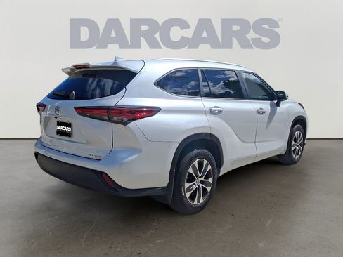 Used 2023 Toyota Highlander XLE AWD/4WD image 6