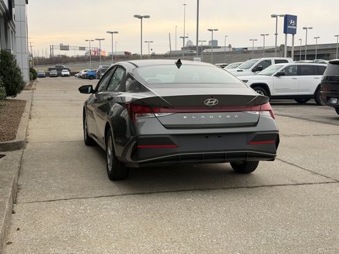 New 2026 Hyundai Elantra SE FWD image 7