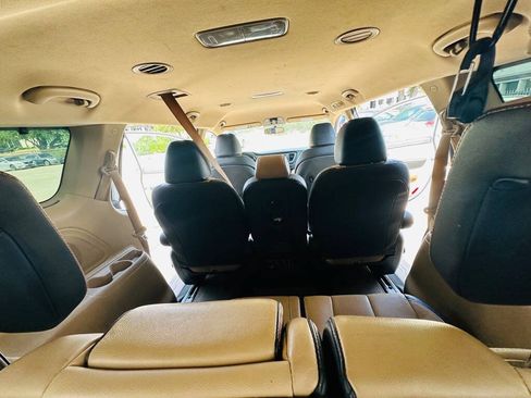 Used 2017 Kia Sedona LX w/ LX Essentials Premium Package FWD image 28