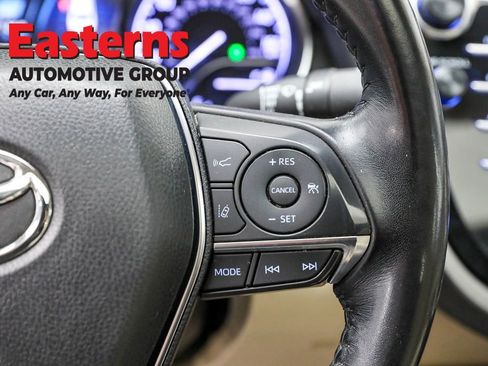Used 2019 Toyota Camry XLE image 16