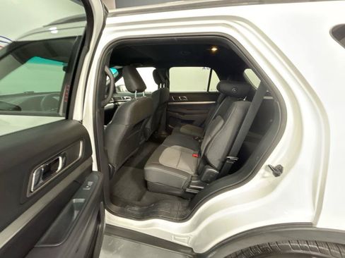 Used 2019 Ford Explorer XLT FWD image 11