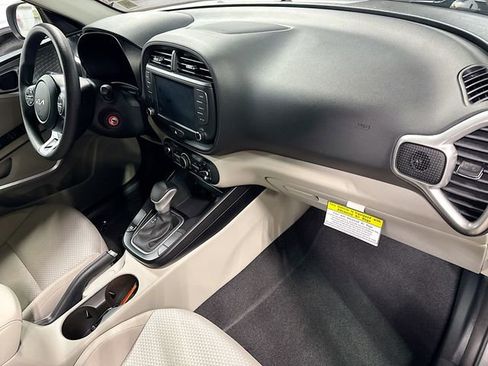 Used 2023 Kia Soul LX FWD image 27