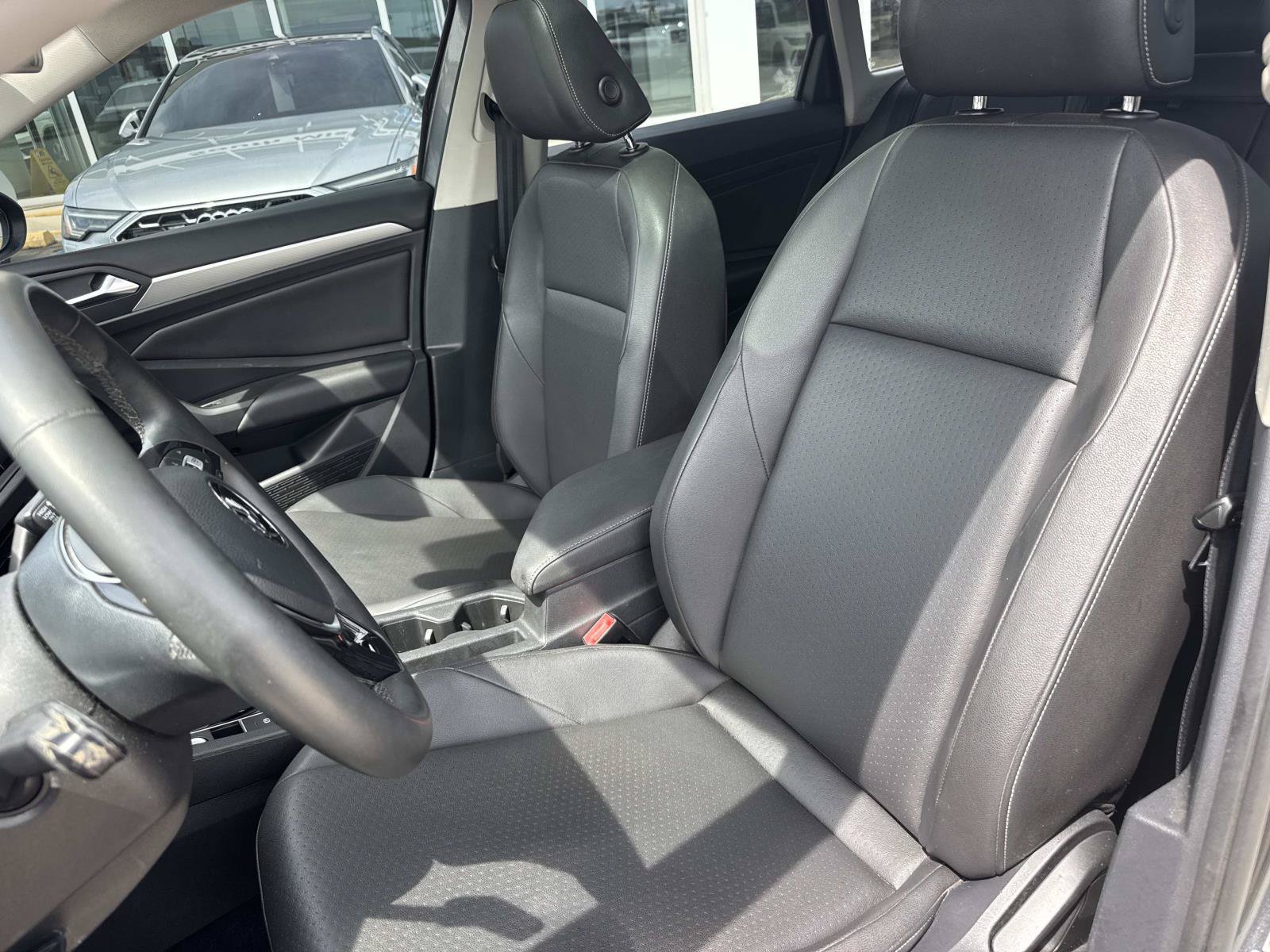 Used 2020 Volkswagen Jetta SE w/ SE Cold Weather Package FWD image 16