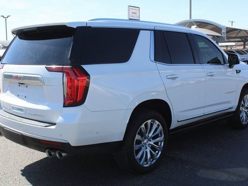 Used 2024 GMC Yukon Denali w/ Advanced Technology Package image 3