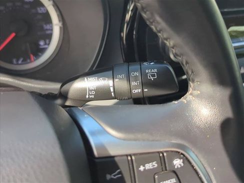 Used 2020 Toyota Highlander LE FWD image 22