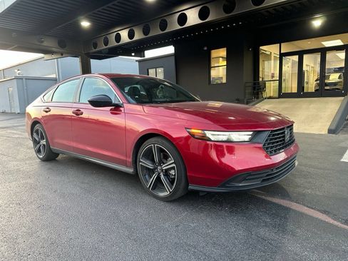 Used 2024 Honda Accord Sport image 2