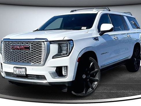 Used 2021 GMC Yukon XL Denali image 3