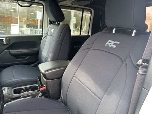 Used 2020 Jeep Gladiator Sport w/ Quick Order Package 24S image 11