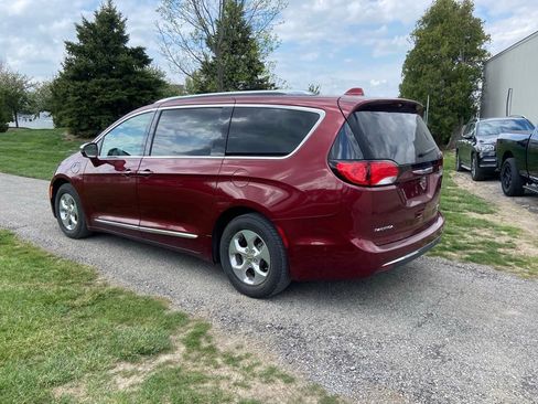 Used 2018 Chrysler Pacifica Limited w/ Advanced Safetytec Group FWD image 3
