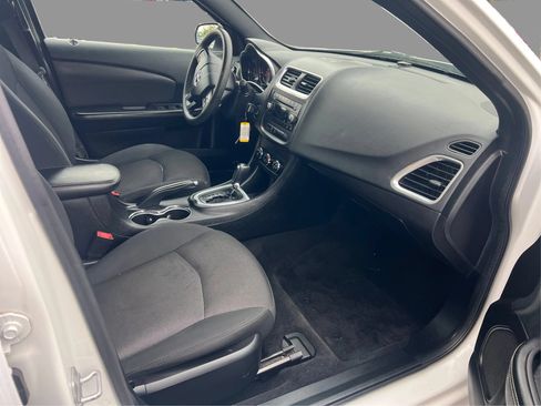 Used 2014 Dodge Avenger SE FWD image 24
