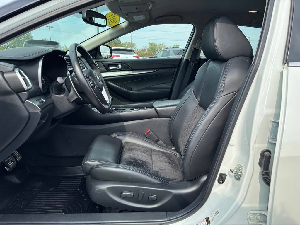 Used 2017 Nissan Maxima SR FWD image 16