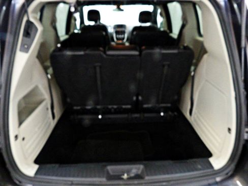 Used 2019 Dodge Grand Caravan SXT FWD image 12