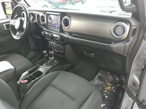 Used 2018 Jeep Wrangler Unlimited Sahara AWD/4WD image 25