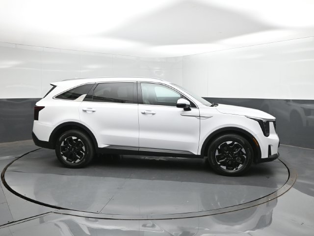 Used 2026 Kia Sorento S FWD image 12