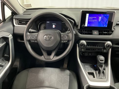 Used 2024 Toyota RAV4 XLE image 4