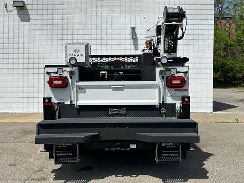 New 2025 Ford F550 4x4 Supercab Super Duty image 14