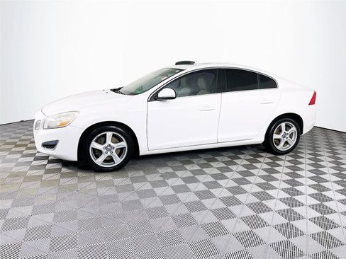 Used 2012 Volvo S60 T5 image 4