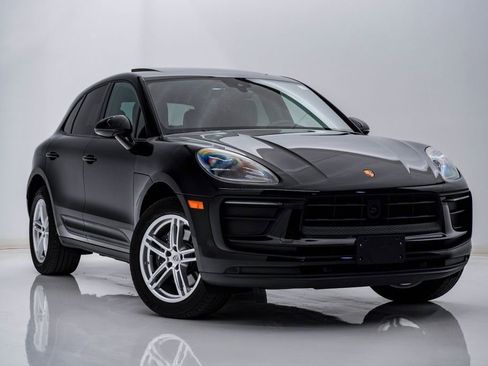 Certified 2025 Porsche Macan image 8