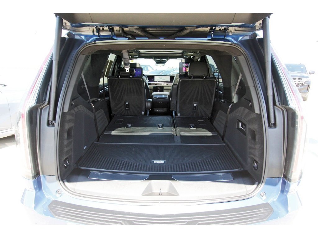 Certified 2026 Cadillac Escalade Platinum Sport w/ LPO, ONYX Package AWD/4WD image 30
