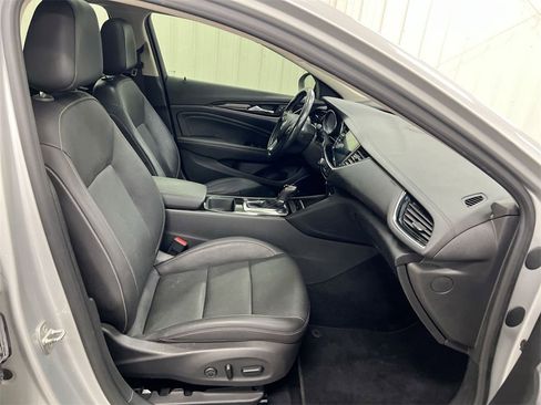 Used 2018 Buick Regal Essence w/ Driver Confidence Package #1 image 22