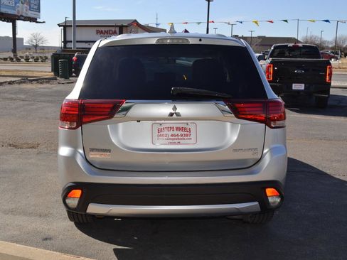 Used 2018 Mitsubishi Outlander SE image 6