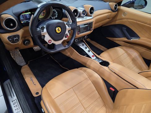 Used 2016 Ferrari California T image 7