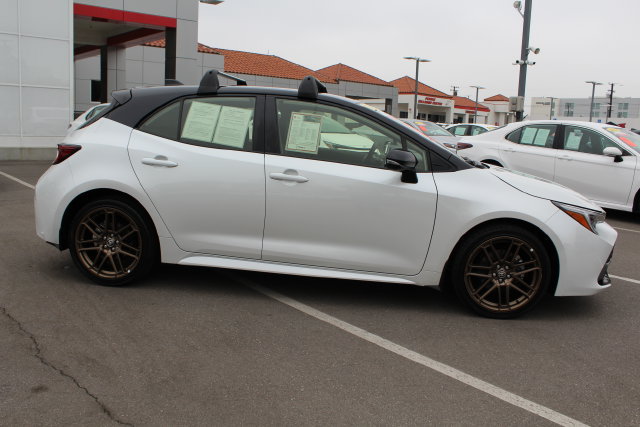 Certified 2025 Toyota Corolla Hatchback w/ SE Package FWD image 18