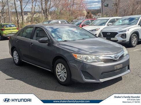Used 2012 Toyota Camry LE FWD image 1