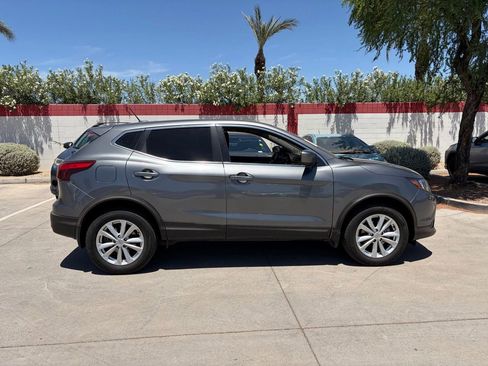 Used 2018 Nissan Rogue Sport S w/ S Appearance Package FWD image 3