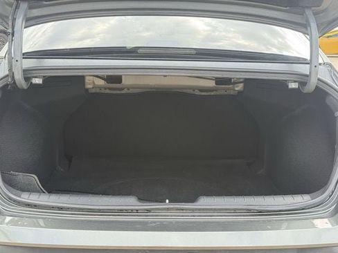 Used 2025 Hyundai Elantra Blue image 31