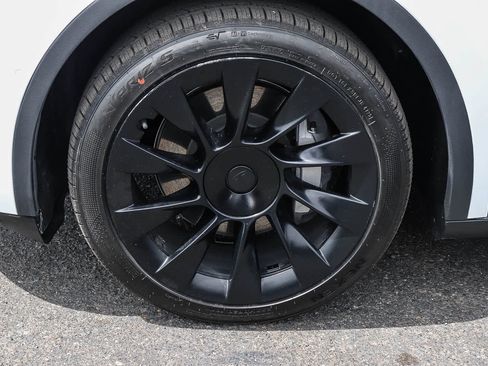 Used 2022 Tesla Model Y Long Range AWD/4WD image 14