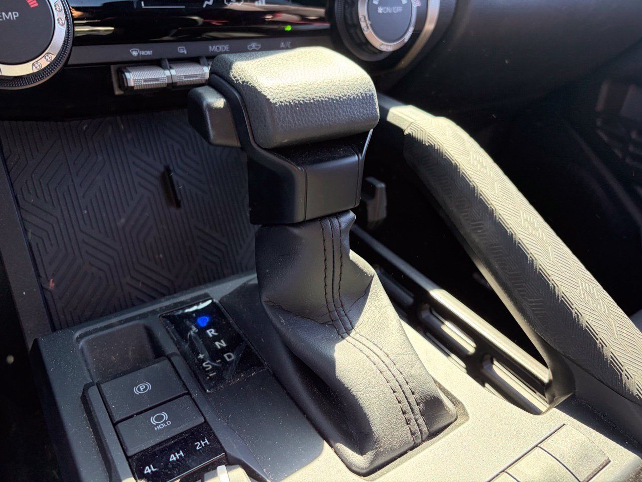 Used 2025 Toyota Tacoma SR5 AWD/4WD image 7