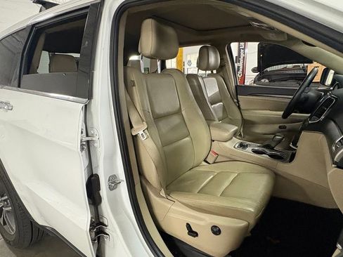 Used 2019 Jeep Grand Cherokee Limited AWD/4WD image 16