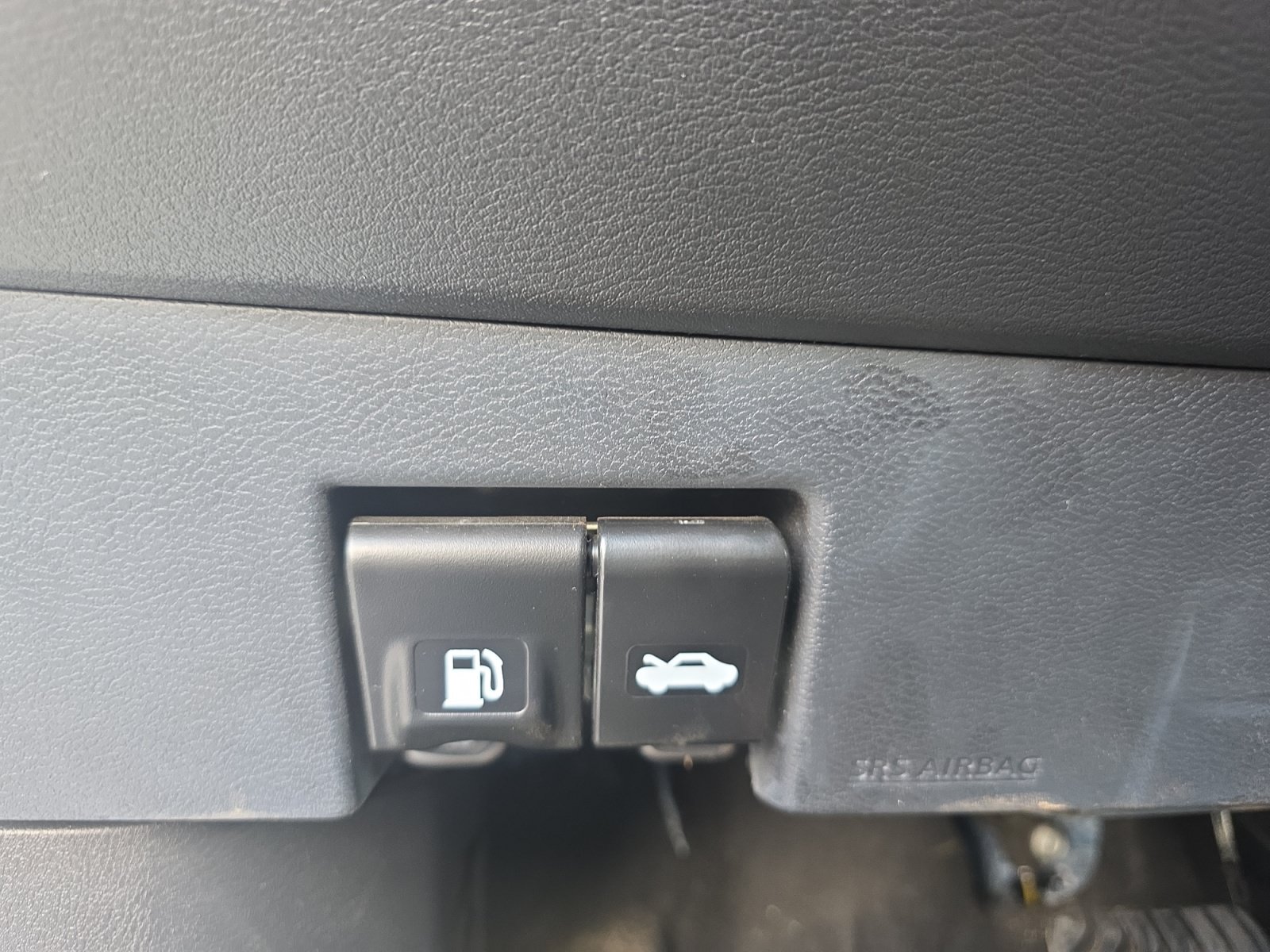 Used 2025 Nissan Versa SV FWD image 25