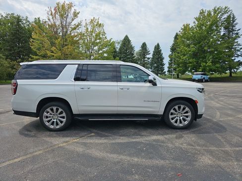 Used 2021 Chevrolet Suburban Premier w/ Premium Package AWD/4WD image 7