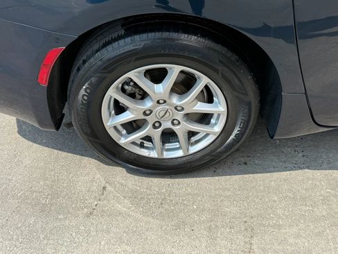 Used 2022 Chrysler Pacifica Touring-L w/ Uconnect Theater Family Group FWD image 59
