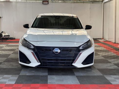 Used 2024 Nissan Altima 2.5 SV FWD image 2