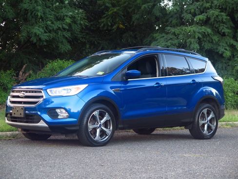 Used 2017 Ford Escape SE w/ Equipment Group 201A AWD/4WD image 1