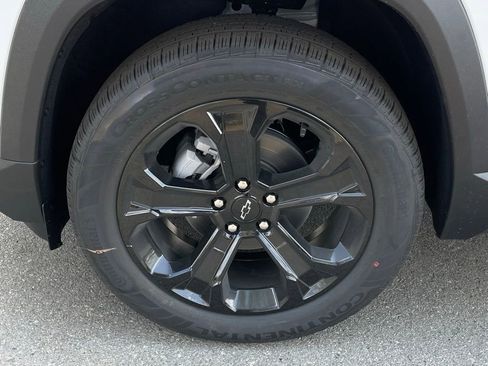 New 2026 Chevrolet Equinox LT w/ Convenience Package II FWD image 32
