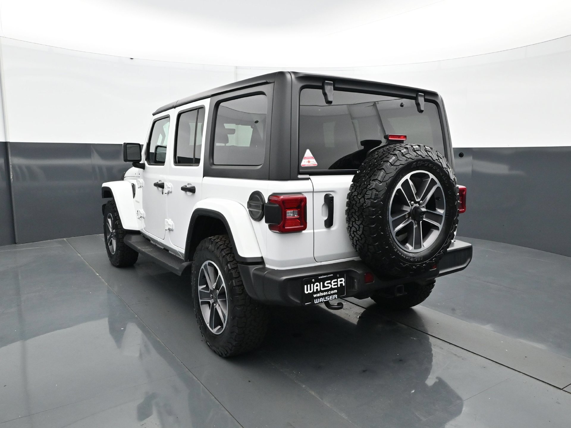 Used 2023 Jeep Wrangler Unlimited Sahara w/ LED Lighting Group AWD/4WD image 4