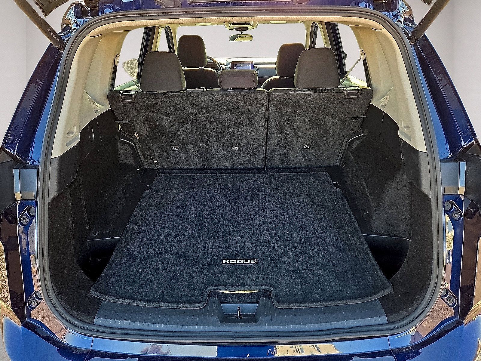 Used 2025 Nissan Rogue SV AWD/4WD image 11