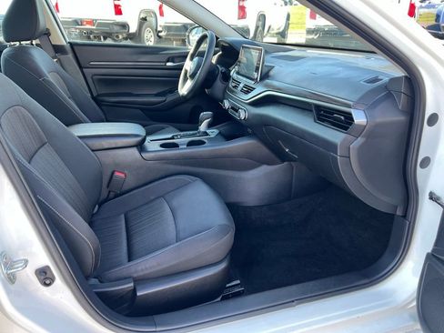 Used 2025 Nissan Altima 2.5 SV FWD image 15