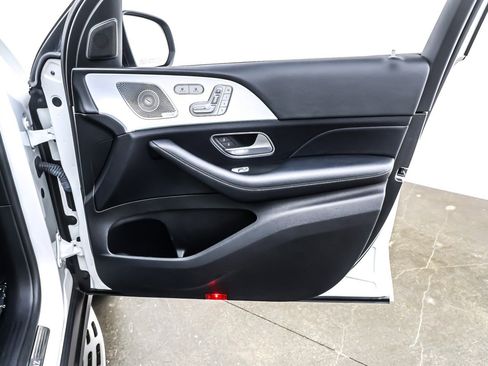 Used 2020 Mercedes-Benz GLS 580 4MATIC image 25