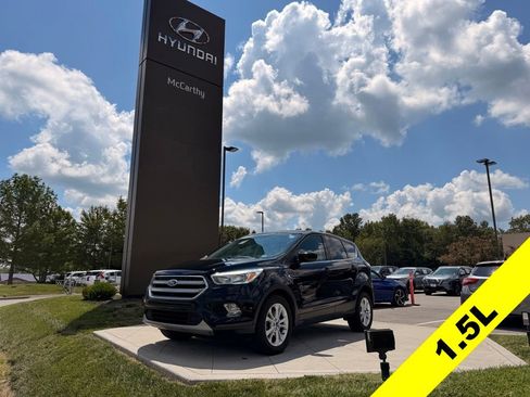 Used 2017 Ford Escape SE FWD image 1