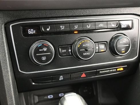 Used 2021 Volkswagen Atlas Cross Sport SE w/ Panoramic Sunroof Package FWD image 20